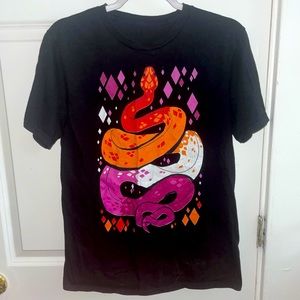 Medium Black Discreet Lesbian Pride Snake T-Shirt